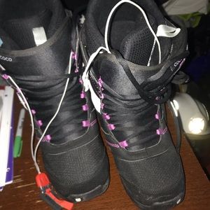 Women’s snowboard boots